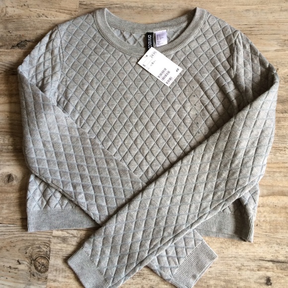 Small H&M crop top sweater!
