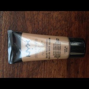 NYX STAY MATTE BUT NOT FLAT FOUNDATION