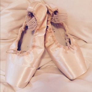 Lightly Used Sansha Soft Toe Pointe Shoes