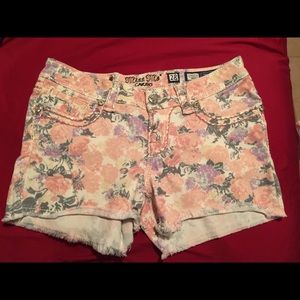 *OBO* Miss Me Floral Shorts