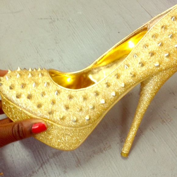 Spiky Gold Pumps - Picture 1 of 1