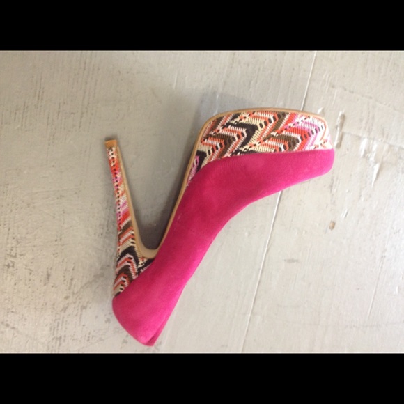 Pink pumps with Ankara bottom - Picture 2 of 2