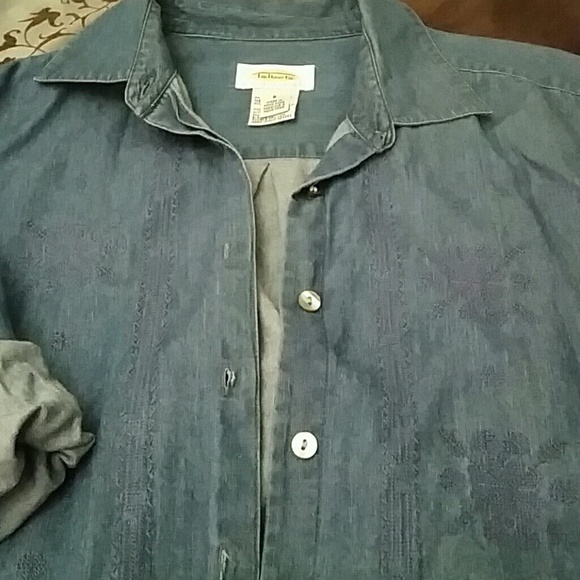 Excellent condtion Talbots blouse - Picture 3 of 3