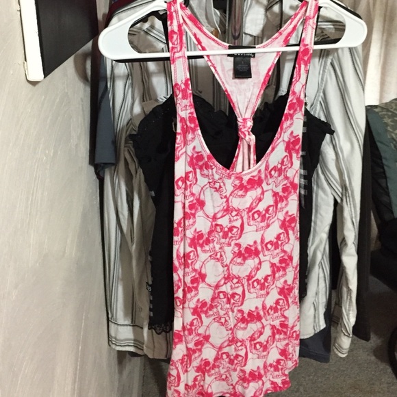Neon pink skulls tank