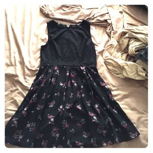 A cute, short floral print dress for the summer!