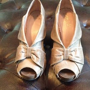 Miss Albright peep toes