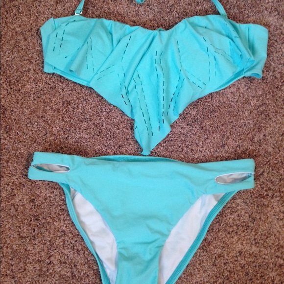 Turquoise ruffle bikini - Picture 1 of 4