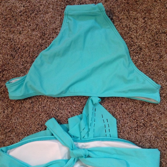 Turquoise ruffle bikini - Picture 4 of 4