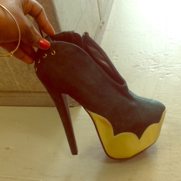 Green n green Booties - Picture 1 of 2