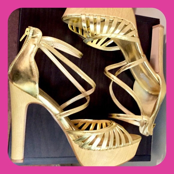 NWOT Gold Platform Peeptoe - Picture 2 of 3