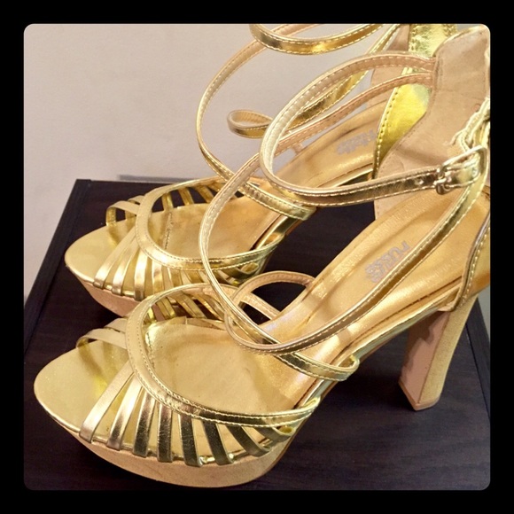 NWOT Gold Platform Peeptoe - Picture 3 of 3