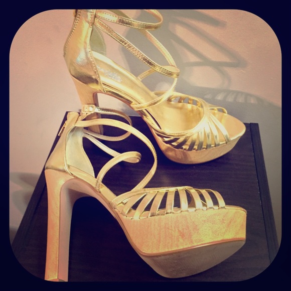 NWOT Gold Platform Peeptoe - Picture 1 of 3