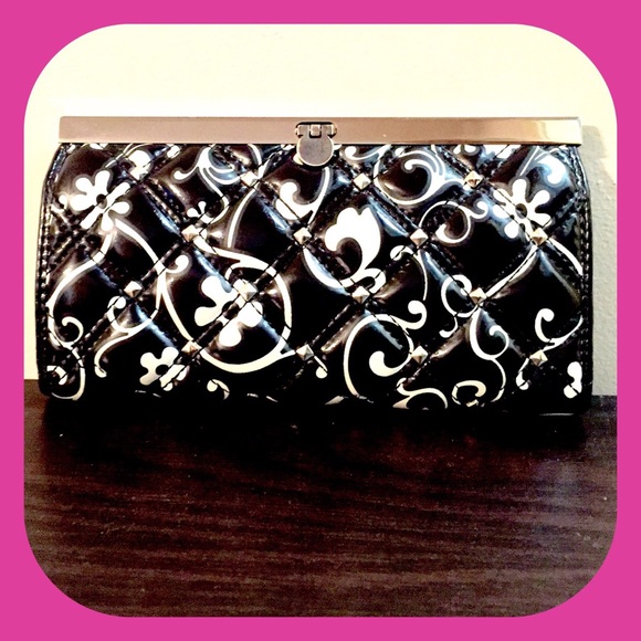 Pretty Floral Wallet - Picture 1 of 3