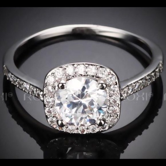 👒Engagement Ring👒 - Picture 2 of 3