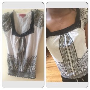 ALMOST FAMOUS BLACK AND WHOTE CROCHET SHIRT