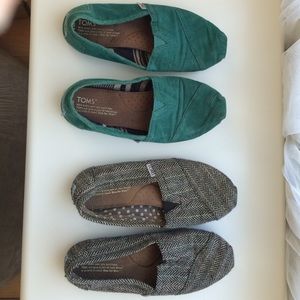 bundle of 2 pairs of TOMS