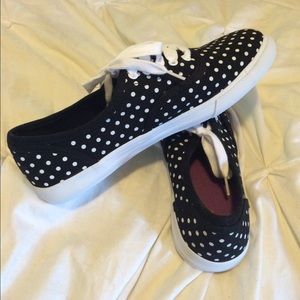 ✨Cute blk/wht polka dot sneakers - Mossimo/Target✨