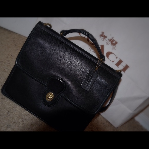 Vintage 1980s coach black Willis leather handbag.