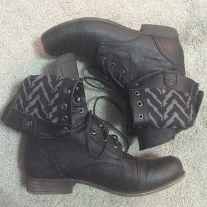 black Steve Madden combat boots. fold over design.