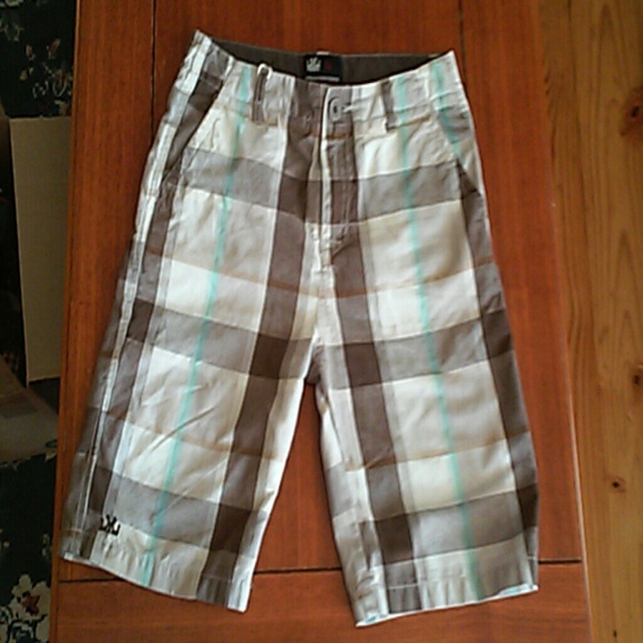 Size 12 Boys plaid shorts - Picture 1 of 3