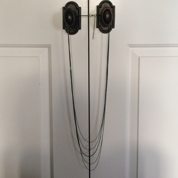 Long, multi-chain necklace Y5