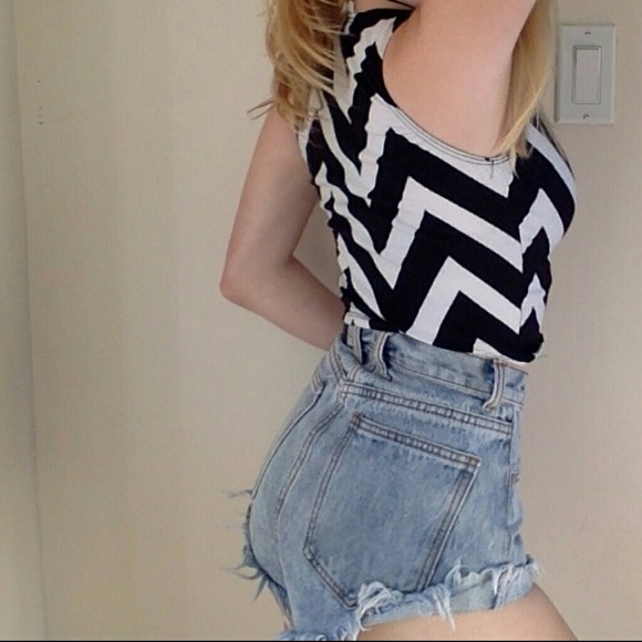 SOLD! Wet Seal Crop Top NWOT - Picture 2 of 2