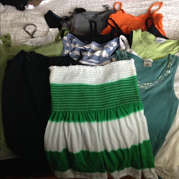 SOLD Tank top Bundle - Picture 1 of 1