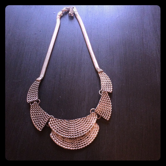 ‼️SOLD‼️Silver statement necklace
