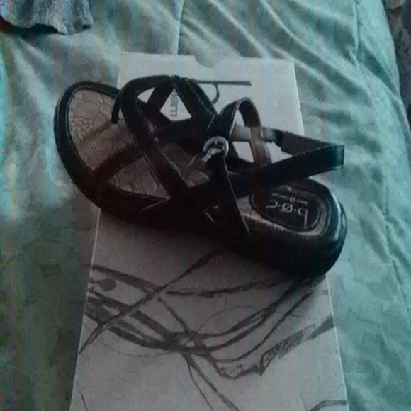 Born sandals