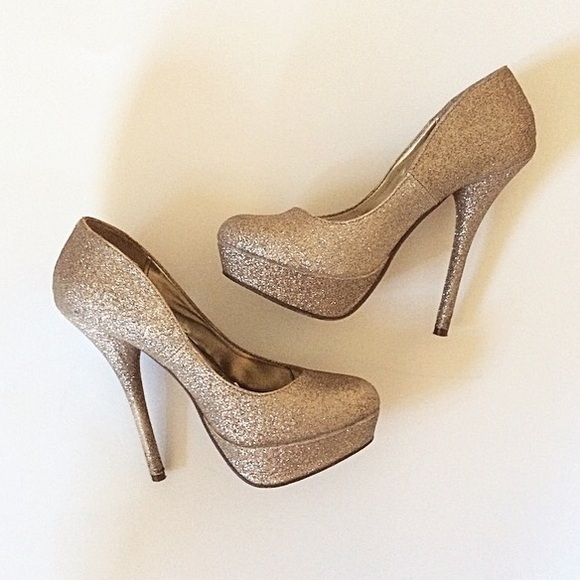 Forever 21 Shoes - Gold Glitter Pumps - Size 8