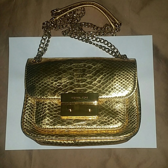 SOLD  Michael Kors Wallet on chain