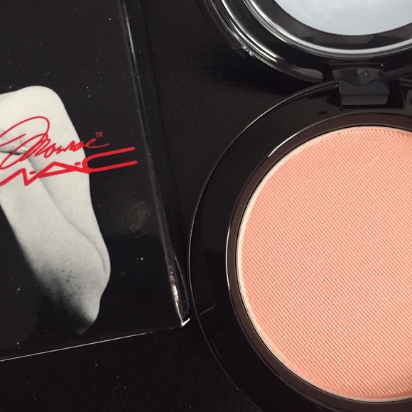 Limited Edition Mac Marilyn Monroe Mac Blush - Picture 2 of 4