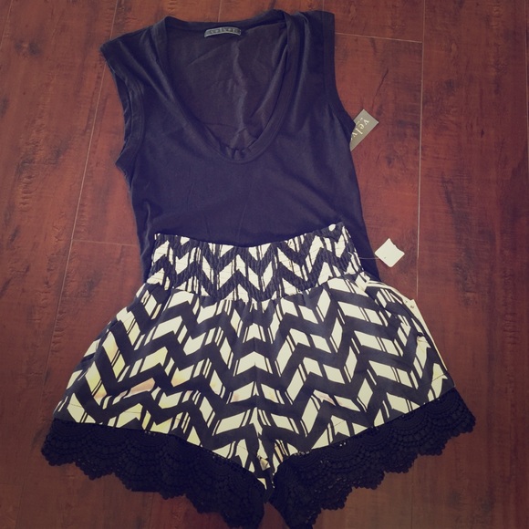 Boutique Pants - Chevron Crochet shorts