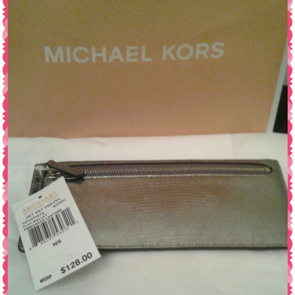 **SOLD**Michael Kors  Leather Wallet - Picture 2 of 4