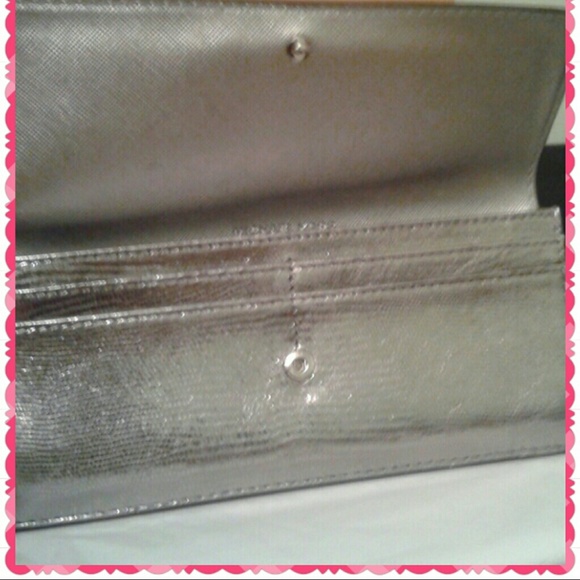 **SOLD**Michael Kors  Leather Wallet - Picture 3 of 4