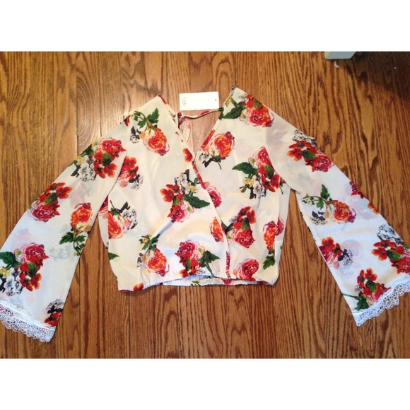 Tobi Floral Bell-Sleeved Crop Top