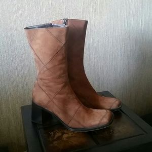 Coach 6.5 chestnut brown block heel suede boots