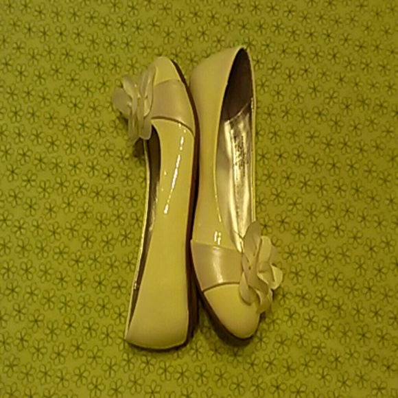 Flats - Picture 2 of 3