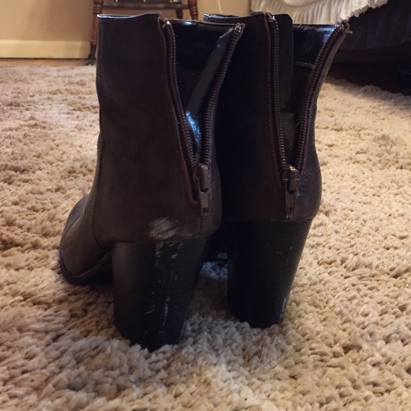 Super cute high ankle boots! - Picture 3 of 3