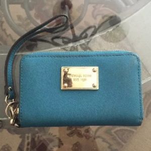 Michael kors wristlet