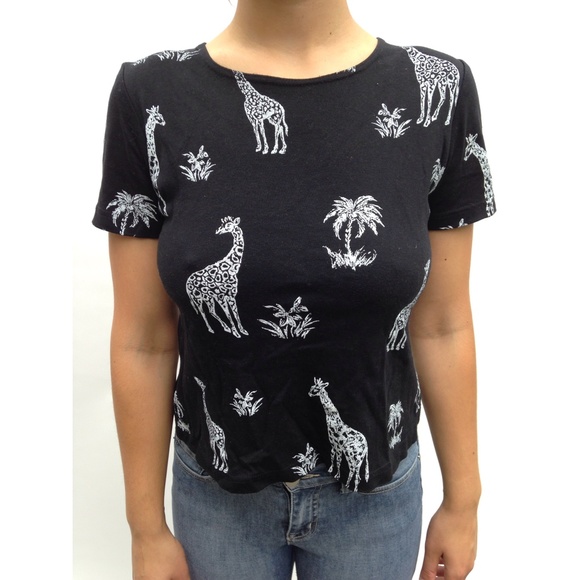 Giraffe-print tee