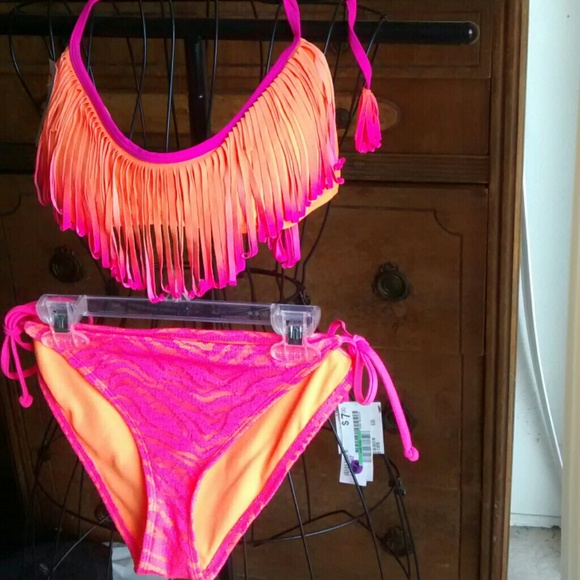 Bikini - Picture 2 of 4