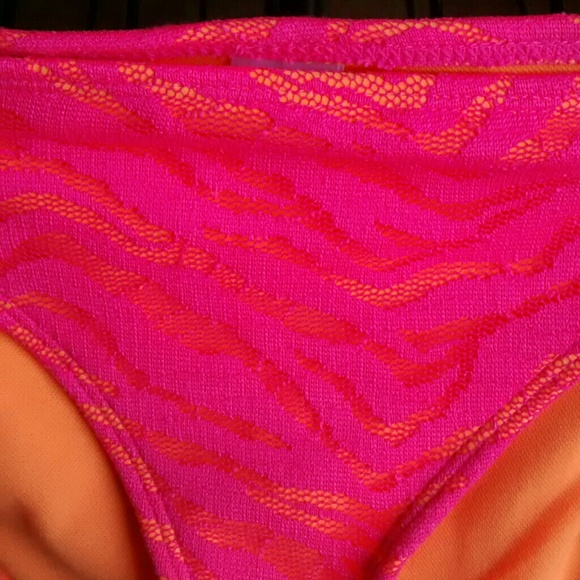 Bikini - Picture 3 of 4