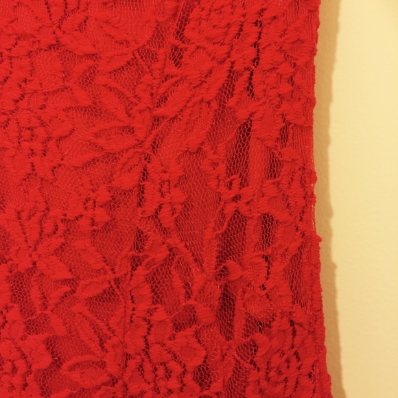 Red lace dress - Picture 4 of 4