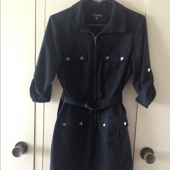 Super cute black zippered dress 💃🏻