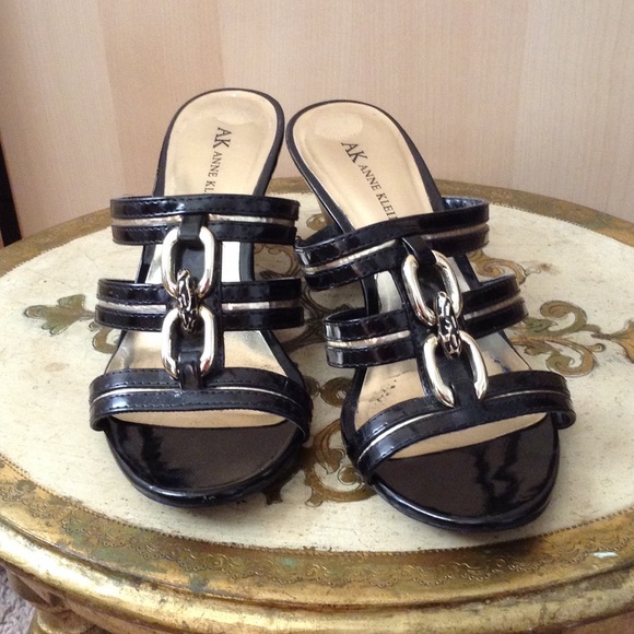 Anne Klein black slides