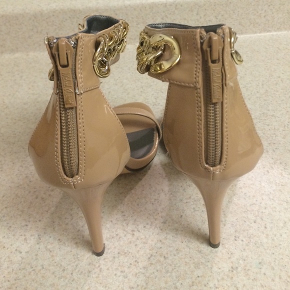 Never worn hot sandals. - Picture 2 of 4