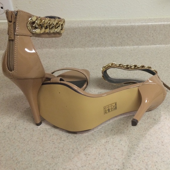 Never worn hot sandals. - Picture 3 of 4