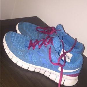 NIKE free runs