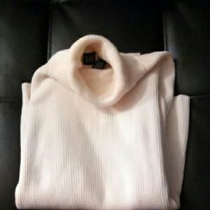 Gap cream color turtle neck